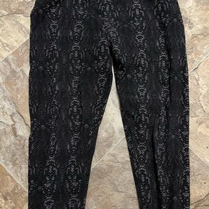 Kismet leggings size large